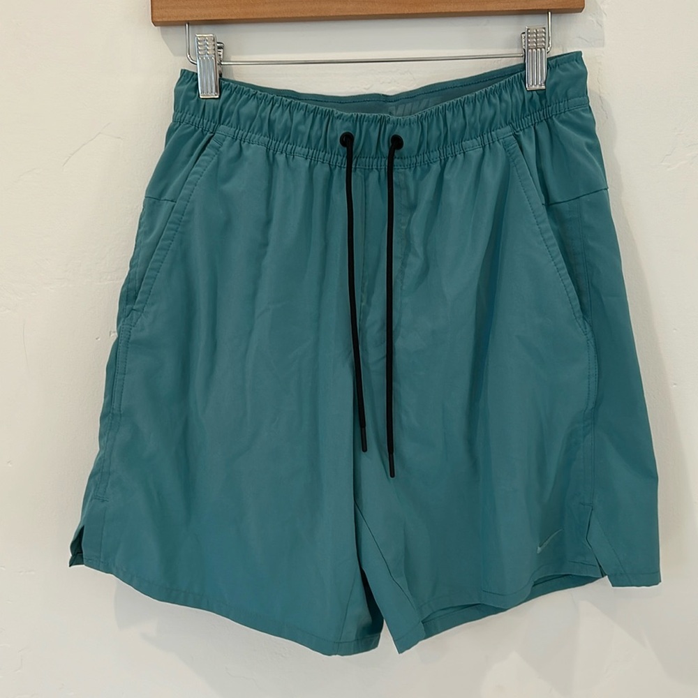 Nike dri fit 2 in 1 7” Runnijg short.